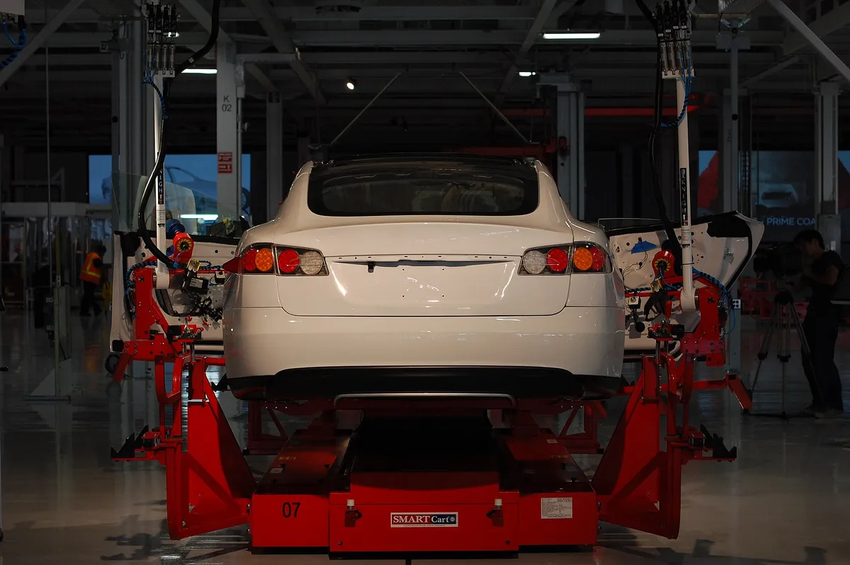 Een Tesla-winkel en afleverlocatie